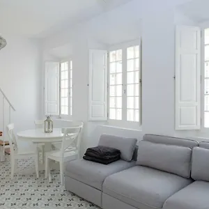 https://la-blanca-casita-malaga.hotelsinnerja.org